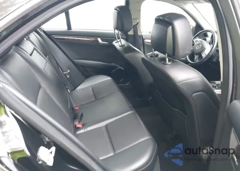 2013 Mercedes-Benz C 300 Luxury 4Matic/Sport 4Matic из США, поврежденный, VIN WDDGF8AB2DR274240